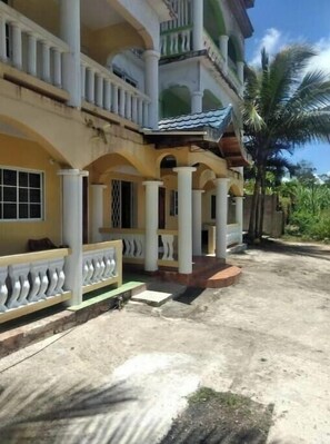 Exterior - Pinevalley Suite 4B (Hatfield)