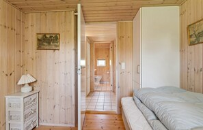 3 bedrooms, free WiFi - Stunning home in Glesborg with sauna (Glesborg)