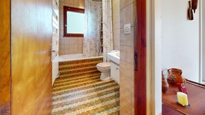 Hårtørrer, håndklæder, Sæbe, Toiletpapir