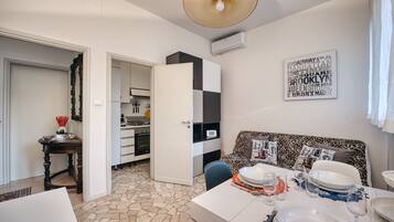 Lägenhet | Vardagsrum | 35-tums tv med satellitkanaler