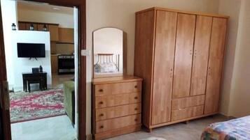 Suite, balcon, vue jardin | 1 chambre, rideaux occultants, chambres insonorisées, Wi-Fi gratuit