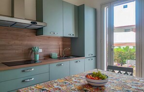 Kühlschrank, Ofen, Herdplatte, Geschirrspüler