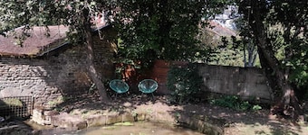 ô Naturel-Villa independent and family- fenced garden- pond-