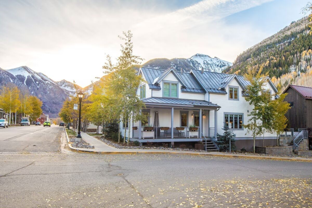Just one block to Gondola, centrally located to everything in Telluride! 