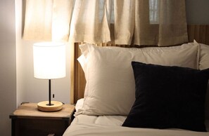 1 bedroom, iron/ironing board, WiFi, bed sheets - Cozy comfortable 1b 1bath with AC and WiFi in the Bronx (The Bronx)