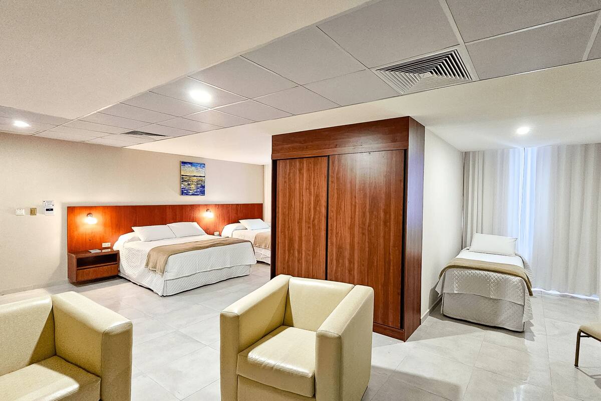 Habitación triple estándar | Sábanas de algodón egipcio, ropa de cama de alta calidad, caja fuerte