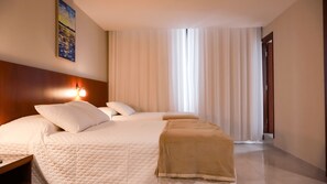 Standard Triple Room | Egyptian cotton sheets, premium bedding, in-room safe, desk - Hotel Maywa (Santa Cruz)