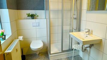 Dusche, Handtücher, Toilettenpapier