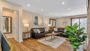 Smart TV, table tennis