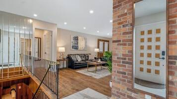 Smart TV, table tennis