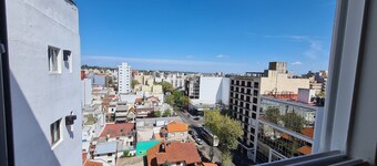 1 spacious room with open view