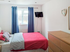3 bedrooms, free WiFi, bed sheets