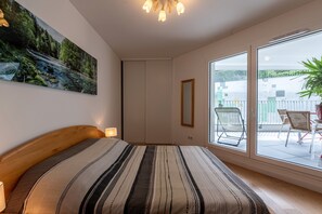 2 makuuhuonetta, silitysrauta/-lauta, ilmainen Wi-Fi, vuodevaatteet