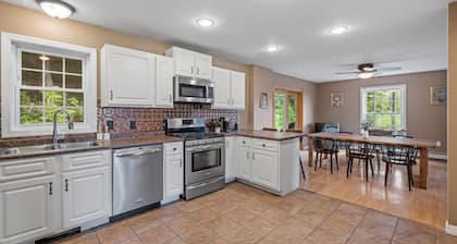 Lake, grill, s'mores, hike, golf! 4Bd 2.5Bath