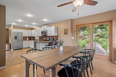 Lakes Region home, sleeps 14