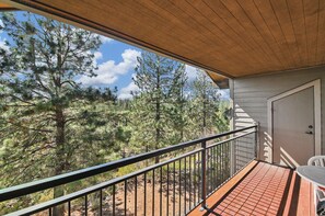 Property grounds - Top floor corner unit at beautiful Seventh Mountain Resort! (Bend)