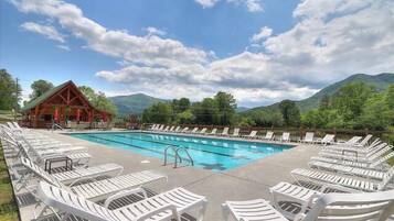 Casa, varias camas (Majestic View #412) | Alberca