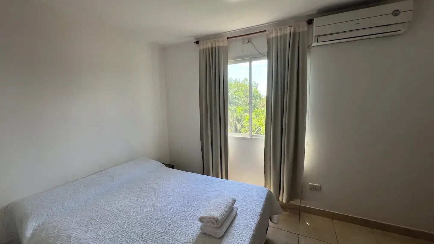 1 habitación, tabla de planchar con plancha, wifi y ropa de cama 