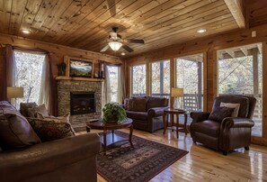 House, Multiple Beds (Fort Knoxx #324) | Living area - Fort Knoxx #324 (Sevierville)