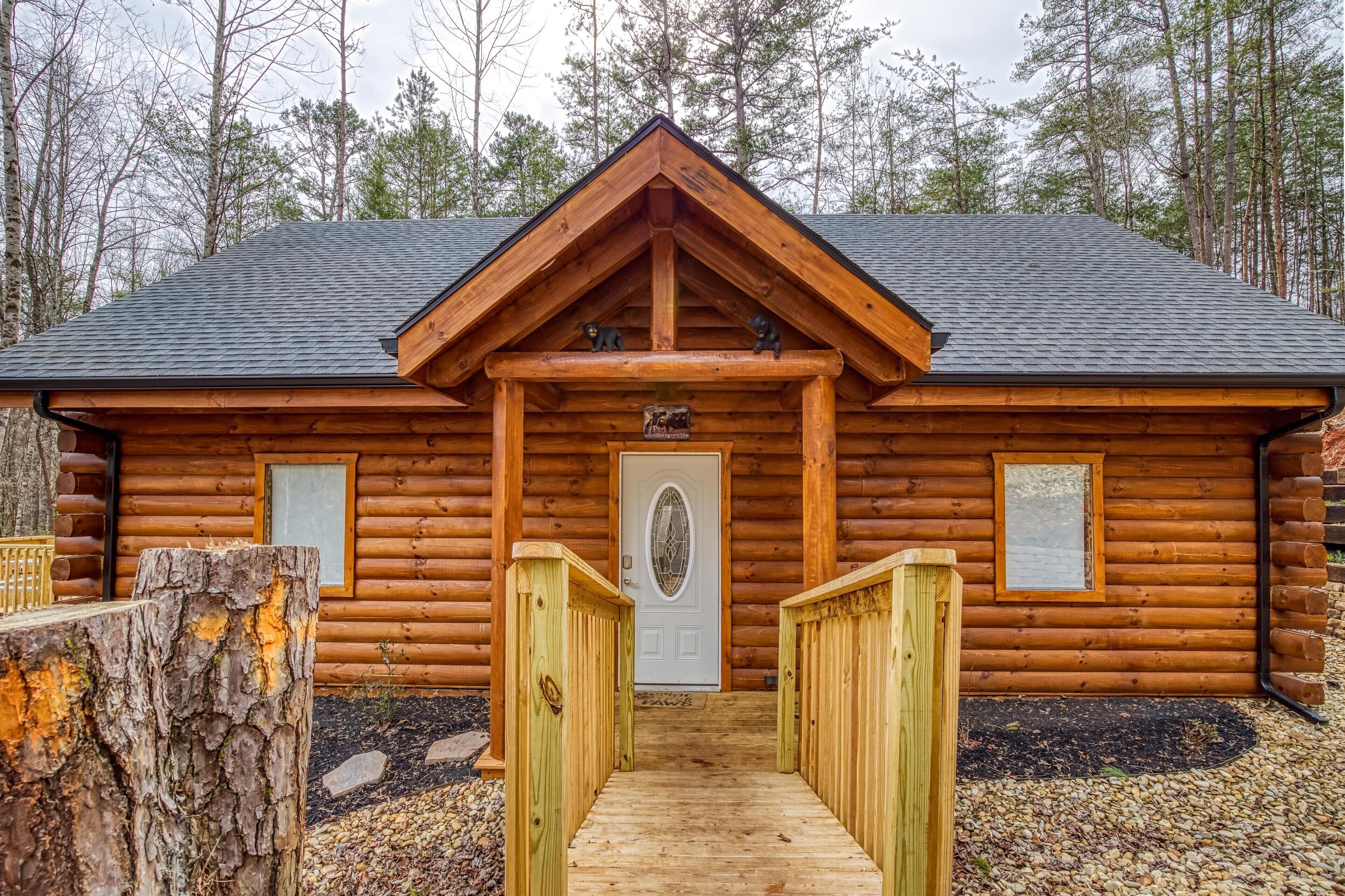 Nhà, nhiều giường (A Playful Bears Cabin #312) | Ngoại thất