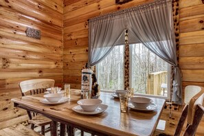 Casa, letti multipli (A Playful Bears Cabin #312) | Ristoranti