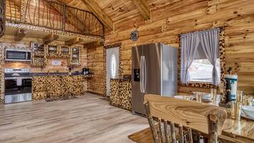 House, Multiple Beds (A Playful Bears Cabin #312) | Private kitchen