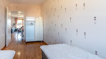 2 bedrooms, iron/ironing board, free WiFi
