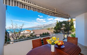 Outdoor dining - Stunning home in Rovanjska with WiFi (Rovanjska)