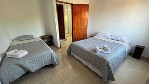 1 slaapkamer, een strijkplank/strijkijzer, wifi, beddengoed