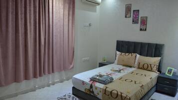 2 bedrooms, iron/ironing board, WiFi, bed sheets