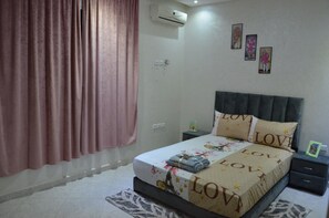 2 bedrooms, iron/ironing board, WiFi, bed sheets