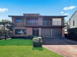 Exterior - Family Getaway - Opposite Warilla Beach (Warilla)