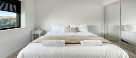 5 bedrooms, desk, iron/ironing board, WiFi