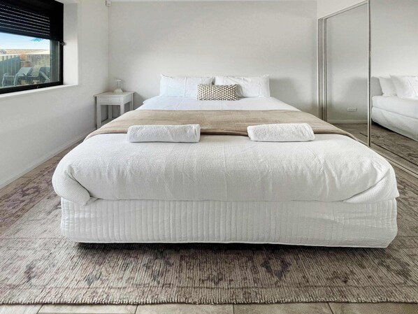 5 bedrooms, desk, iron/ironing board, WiFi