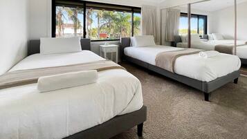 5 bedrooms, desk, iron/ironing board, WiFi