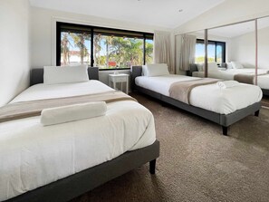 5 bedrooms, desk, iron/ironing board, WiFi