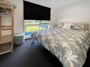 3 bedrooms, desk, iron/ironing board, WiFi