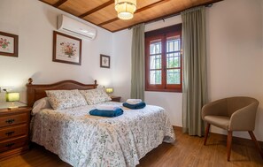 4 bedrooms, free WiFi, bed sheets - Stunning home in Grazalema with WiFi (Grazalema)