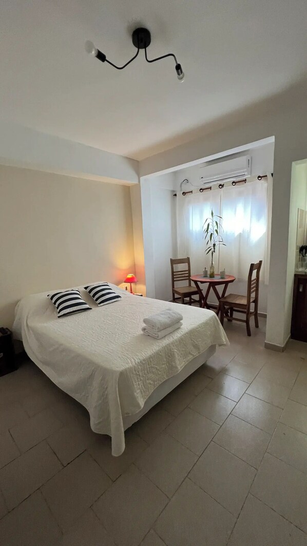 1 chambre, fer et planche à repasser, Wi-Fi, draps fournis