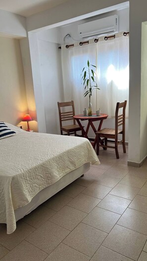 1 habitación, tabla de planchar con plancha, wifi y ropa de cama 