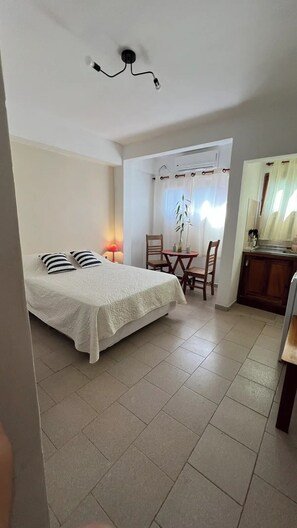 1 chambre, fer et planche à repasser, Wi-Fi, draps fournis