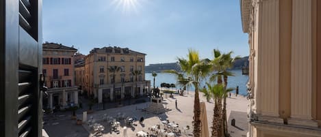 تناول الطعام بالخارج