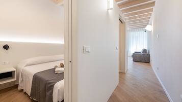 1 habitación, tabla de planchar con plancha, wifi gratis y ropa de cama