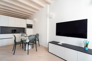 Dining - Apartment 'Flat 3' with Lake View, Wi-Fi and Air Conditioning (Salò)