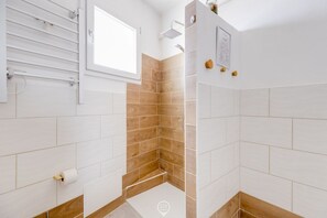 Shower, hair dryer, bidet, towels - Dimora Cadeddu (Oristano)