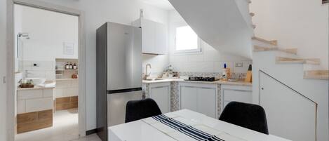 Réfrigérateur, plaque de cuisson