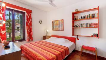 5 habitaciones, tabla de planchar con plancha y wifi gratis