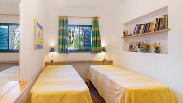 5 bedrooms, iron/ironing board, free WiFi, bed sheets