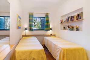 5 habitaciones, tabla de planchar con plancha y wifi gratis 