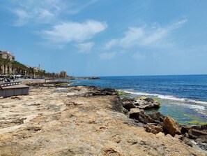 Una spiaggia nelle vicinanze